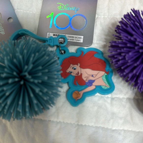 Disney lot 6  100 x Koosh | Encanto  little mermaidKoosh Ball Keychain Clip NWT - Picture 6 of 8